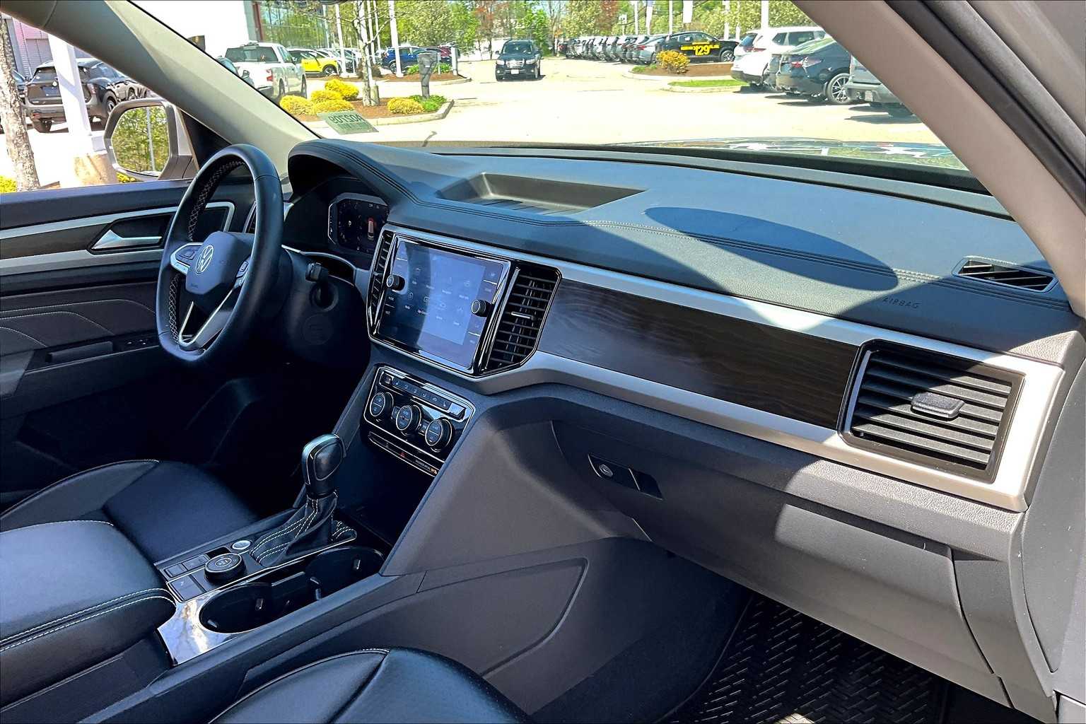 2022 Volkswagen Atlas 3.6L V6 SE w/Technology - Photo 14