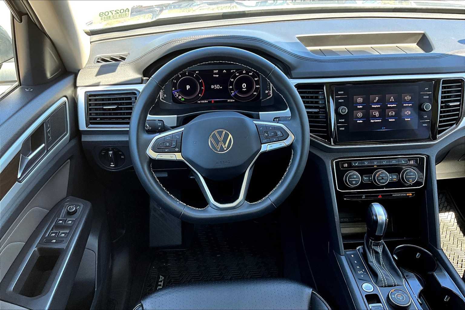 2022 Volkswagen Atlas 3.6L V6 SE w/Technology - Photo 18