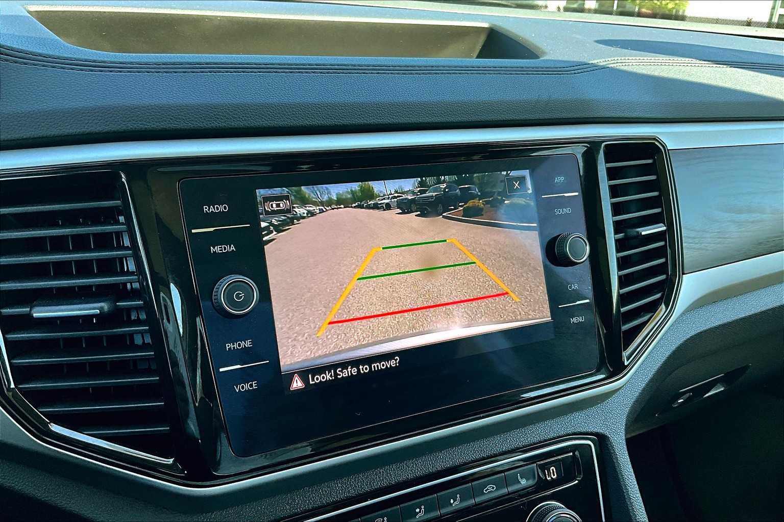2022 Volkswagen Atlas 3.6L V6 SE w/Technology - Photo 20