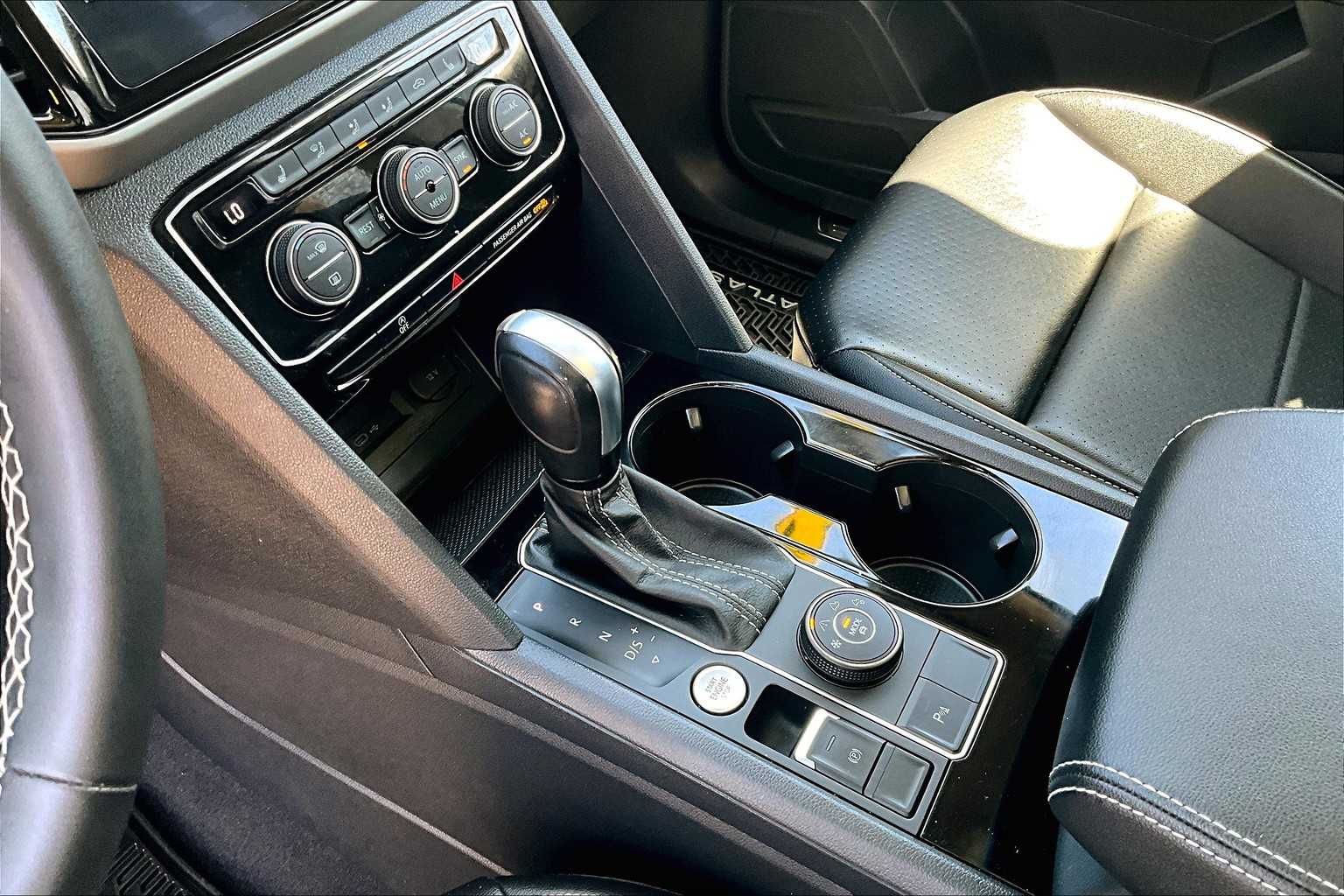 2022 Volkswagen Atlas 3.6L V6 SE w/Technology - Photo 21