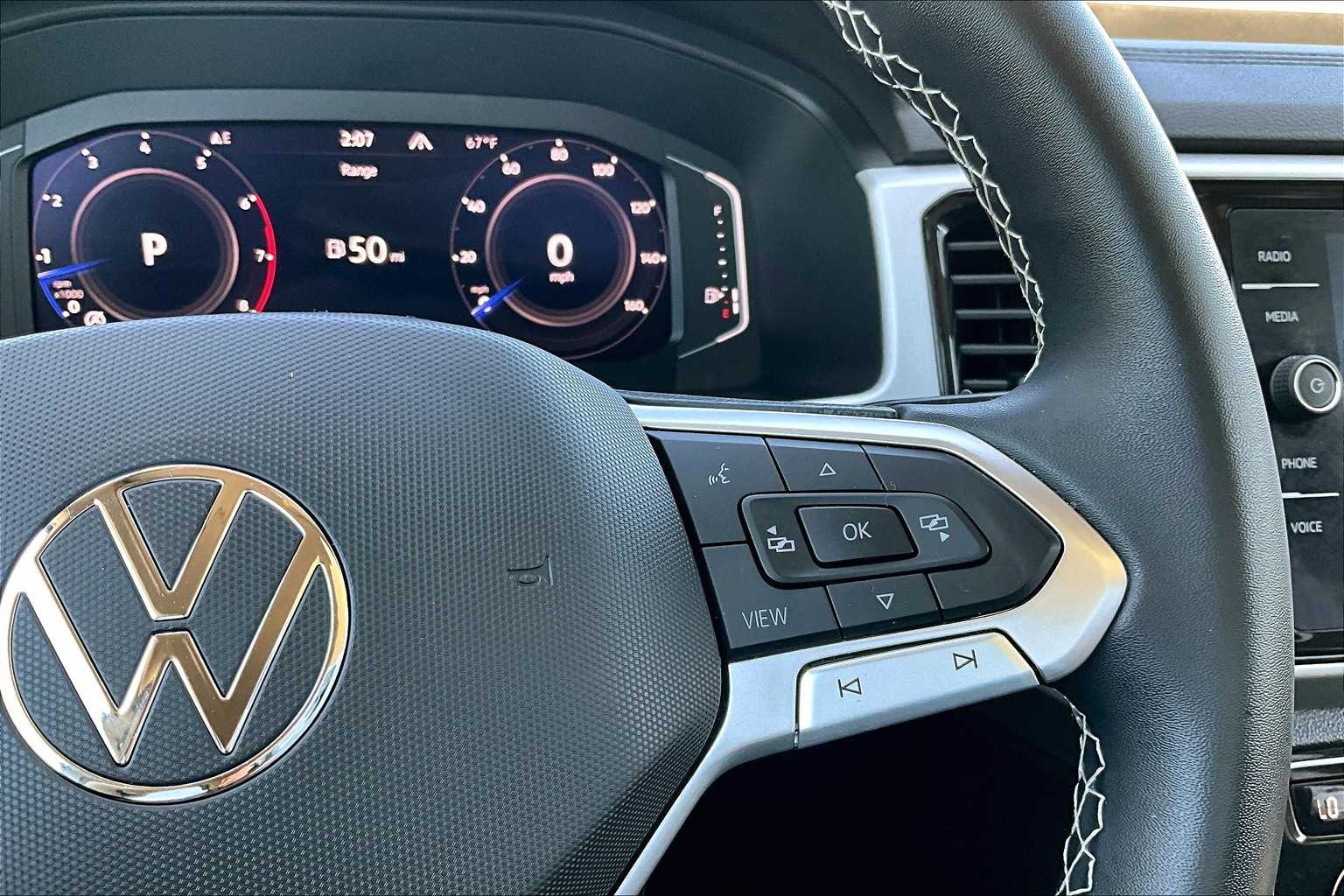 2022 Volkswagen Atlas 3.6L V6 SE w/Technology - Photo 25