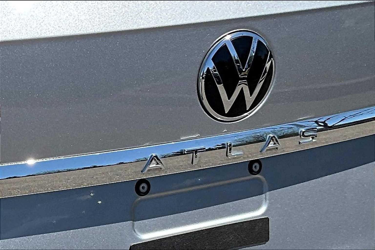 2022 Volkswagen Atlas 3.6L V6 SE w/Technology - Photo 29