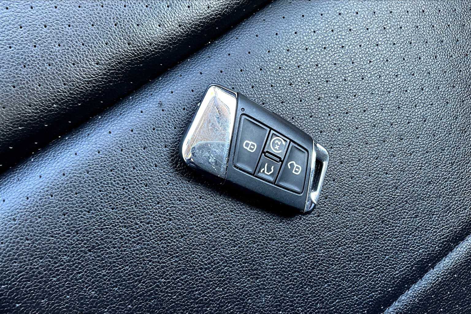 2022 Volkswagen Atlas 3.6L V6 SE w/Technology - Photo 31