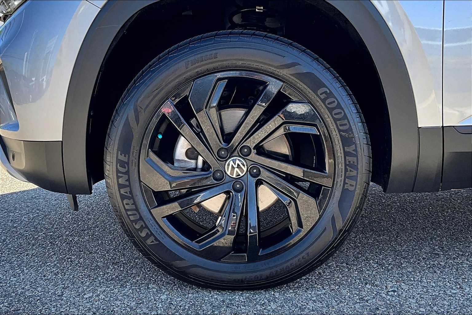 2022 Volkswagen Atlas 3.6L V6 SE w/Technology - Photo 7