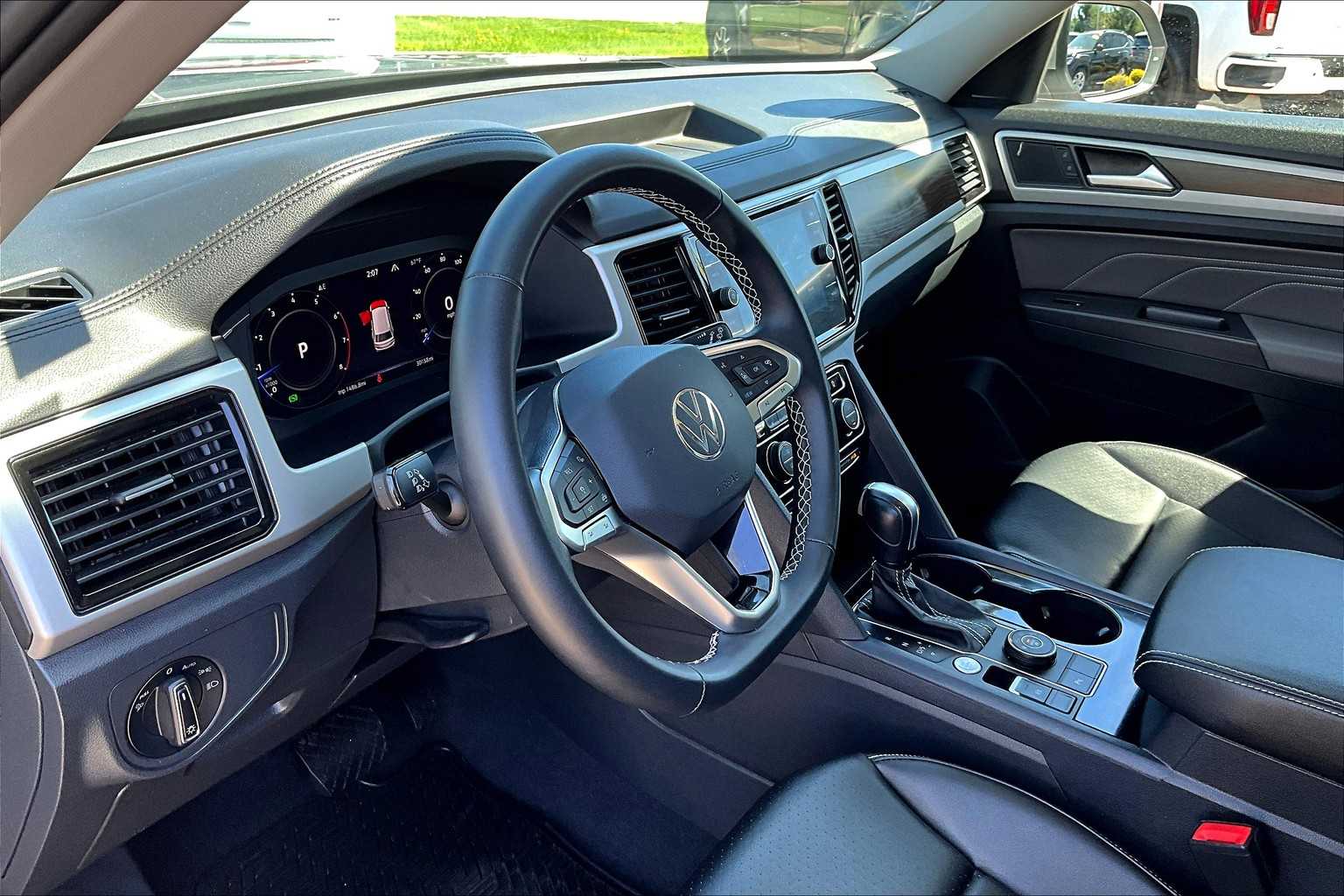 2022 Volkswagen Atlas 3.6L V6 SE w/Technology - Photo 8