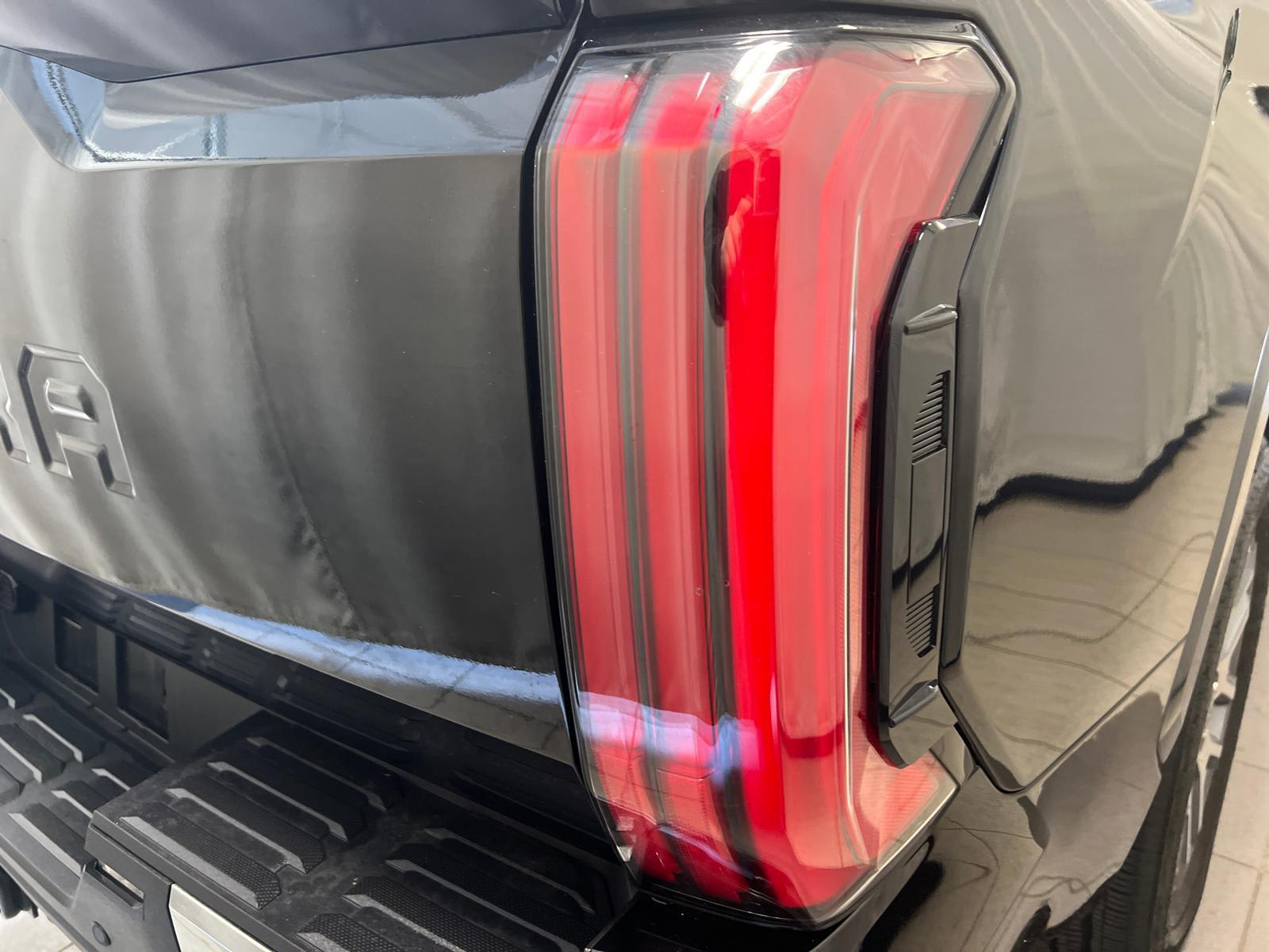 2022 Toyota Tundra 1794 Edition Hybrid - Photo 13
