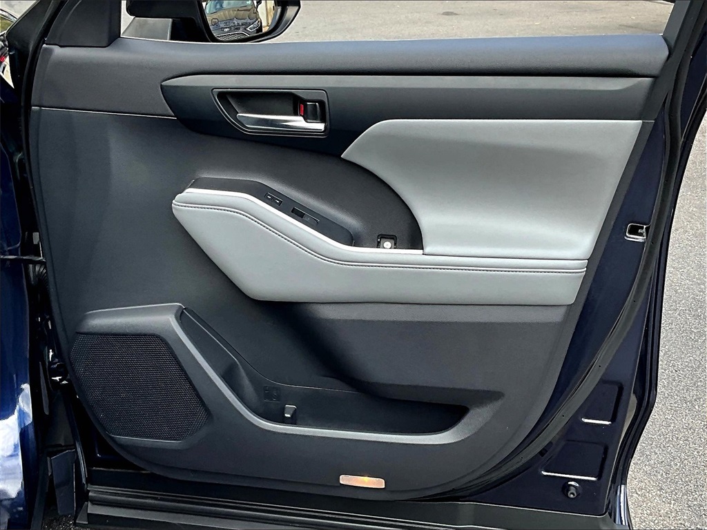 2020 Toyota Highlander XLE - Photo 12