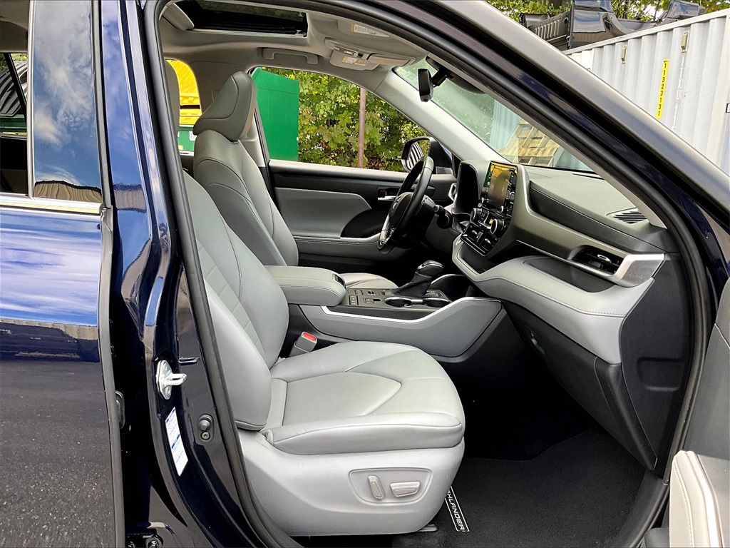 2020 Toyota Highlander XLE - Photo 14