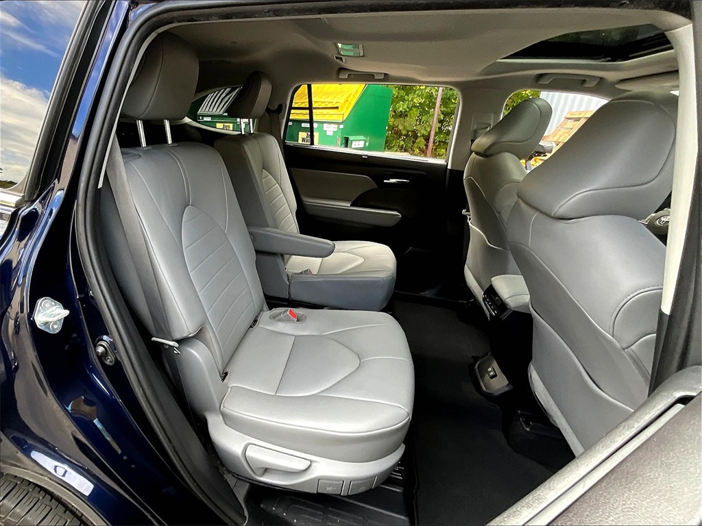 2020 Toyota Highlander XLE - Photo 16