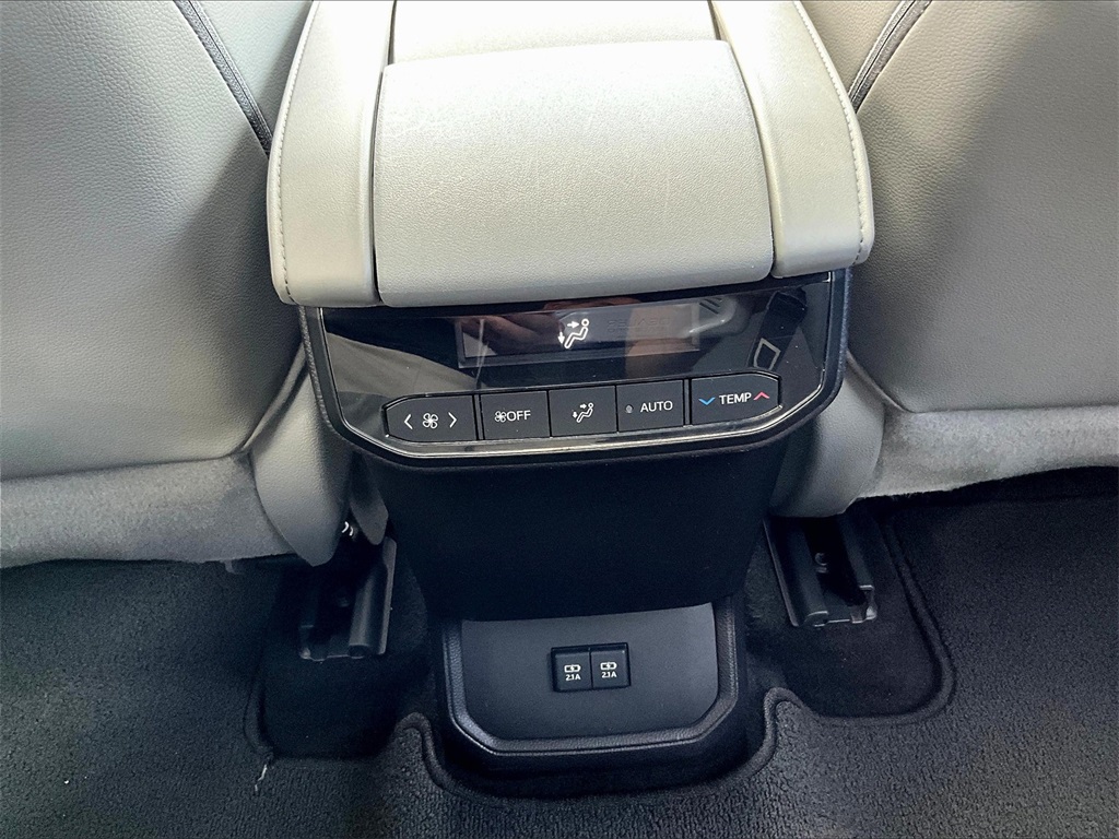 2020 Toyota Highlander XLE - Photo 29