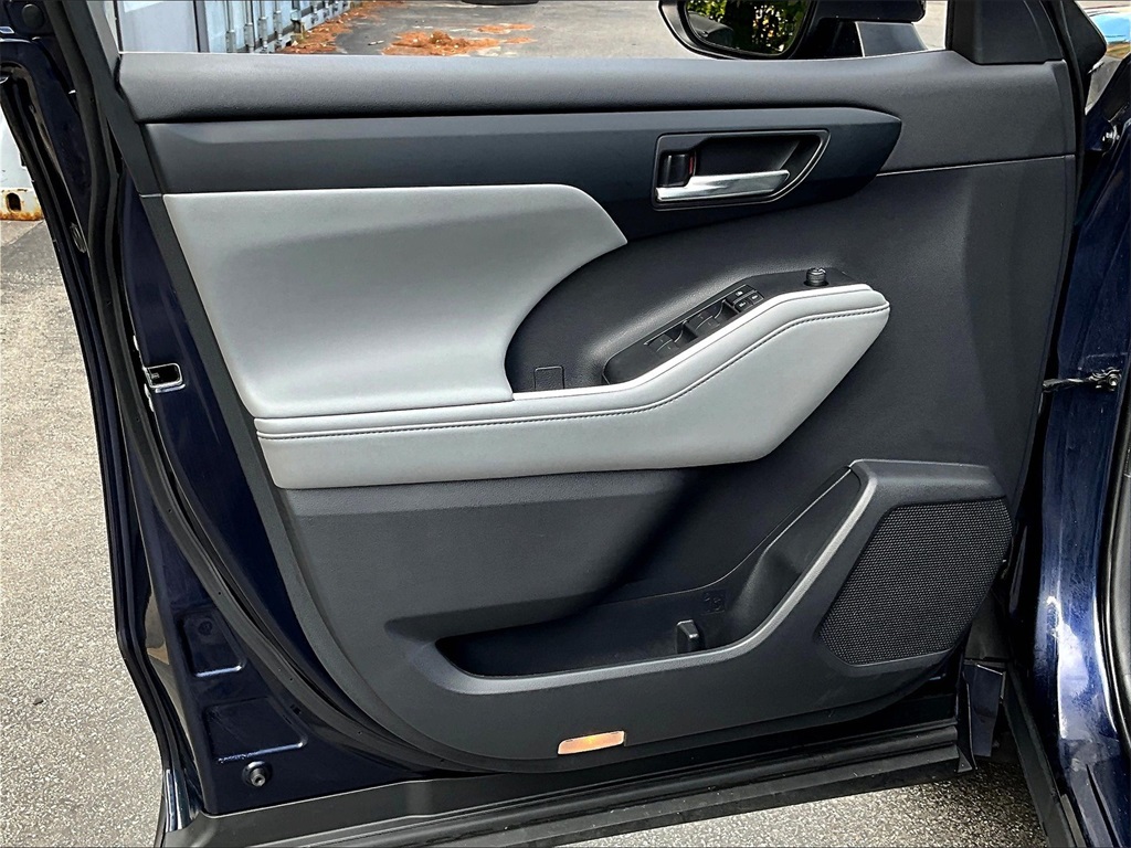 2020 Toyota Highlander XLE - Photo 9