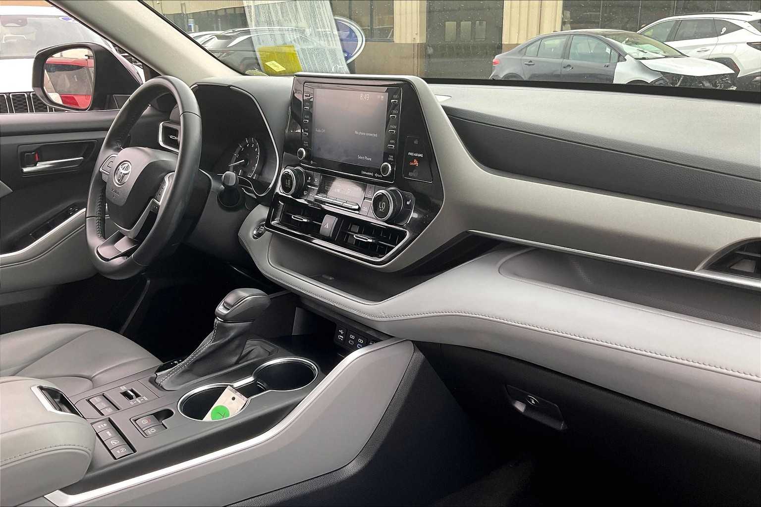 2022 Toyota Highlander XLE - Photo 14