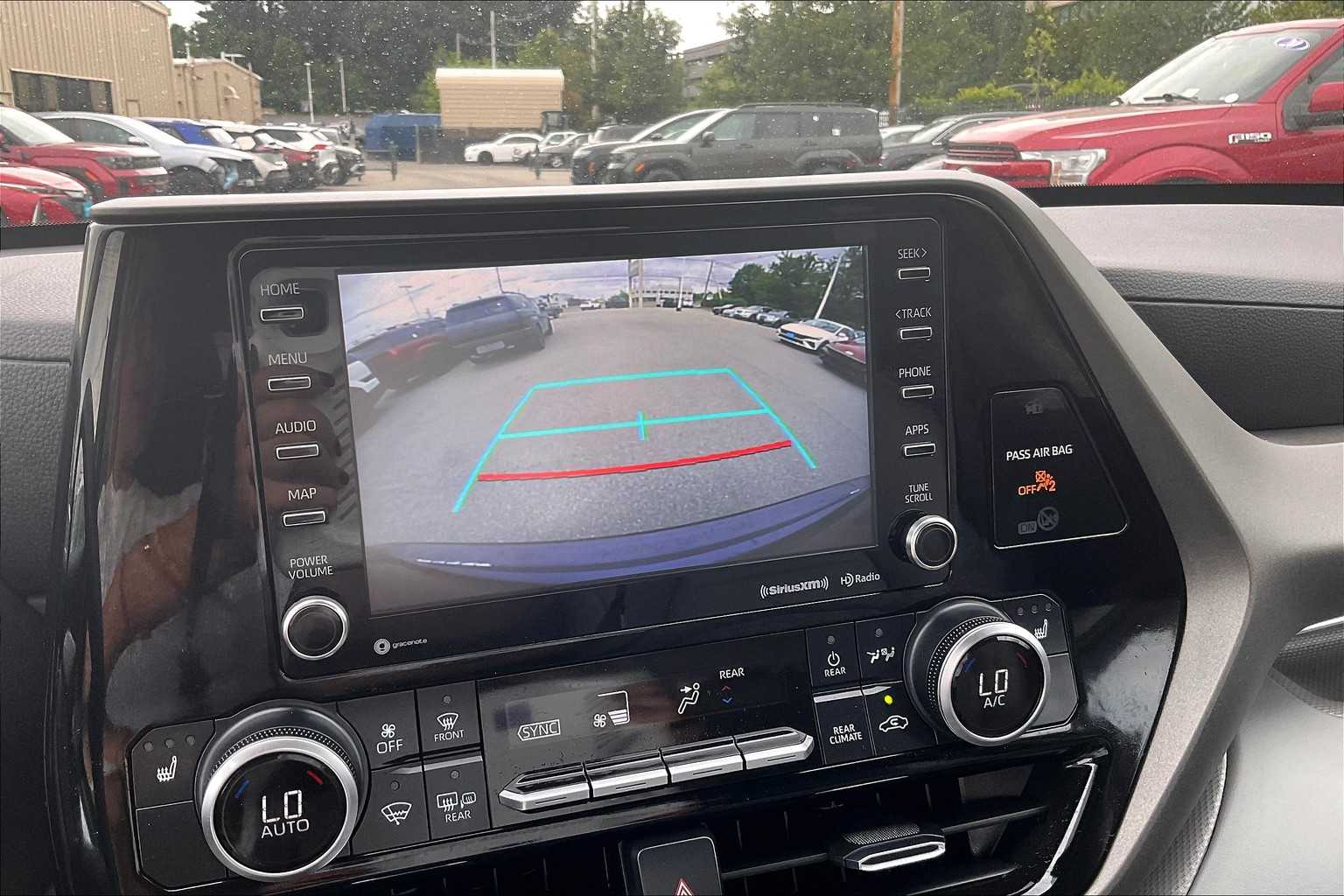 2022 Toyota Highlander XLE - Photo 19
