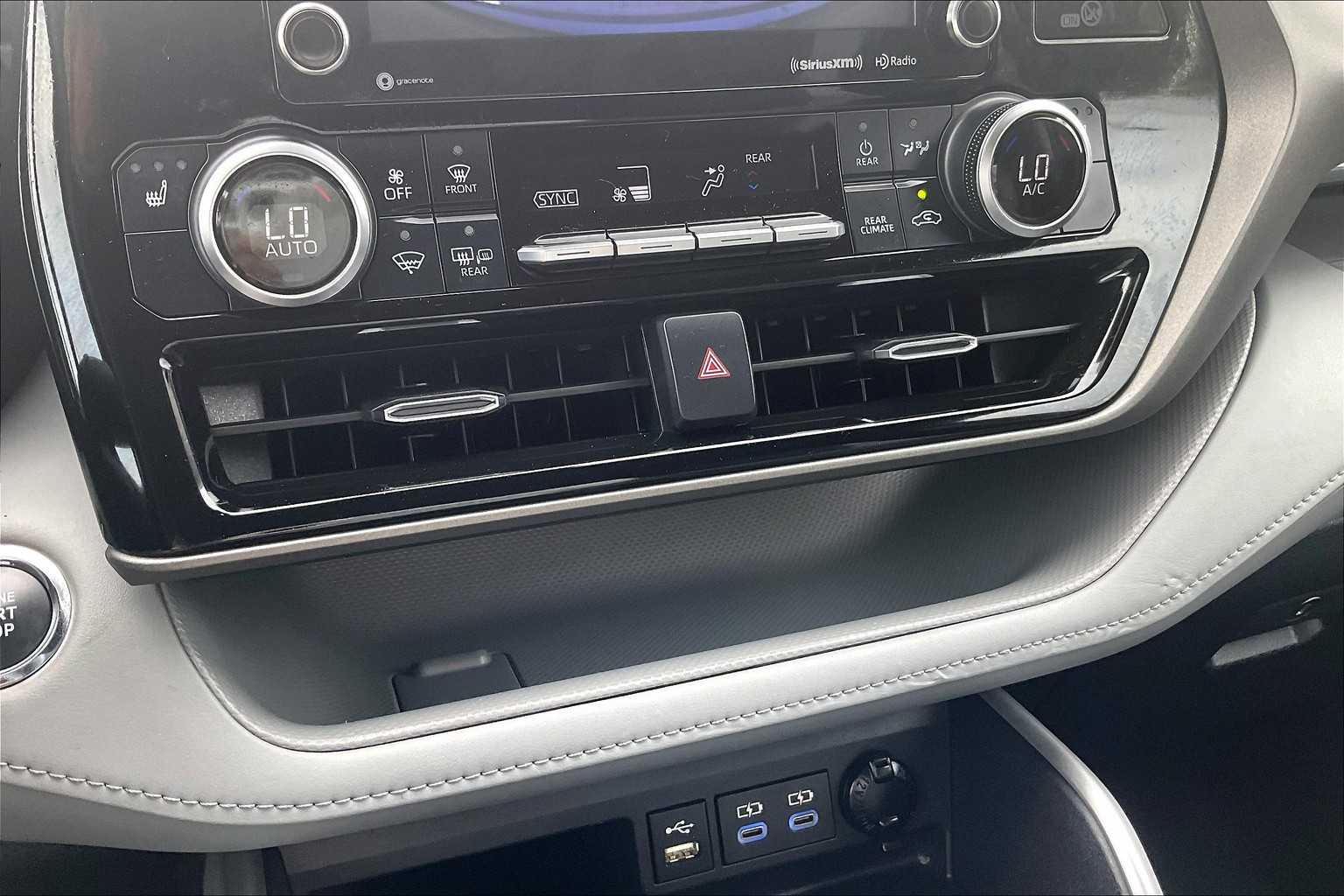 2022 Toyota Highlander XLE - Photo 26
