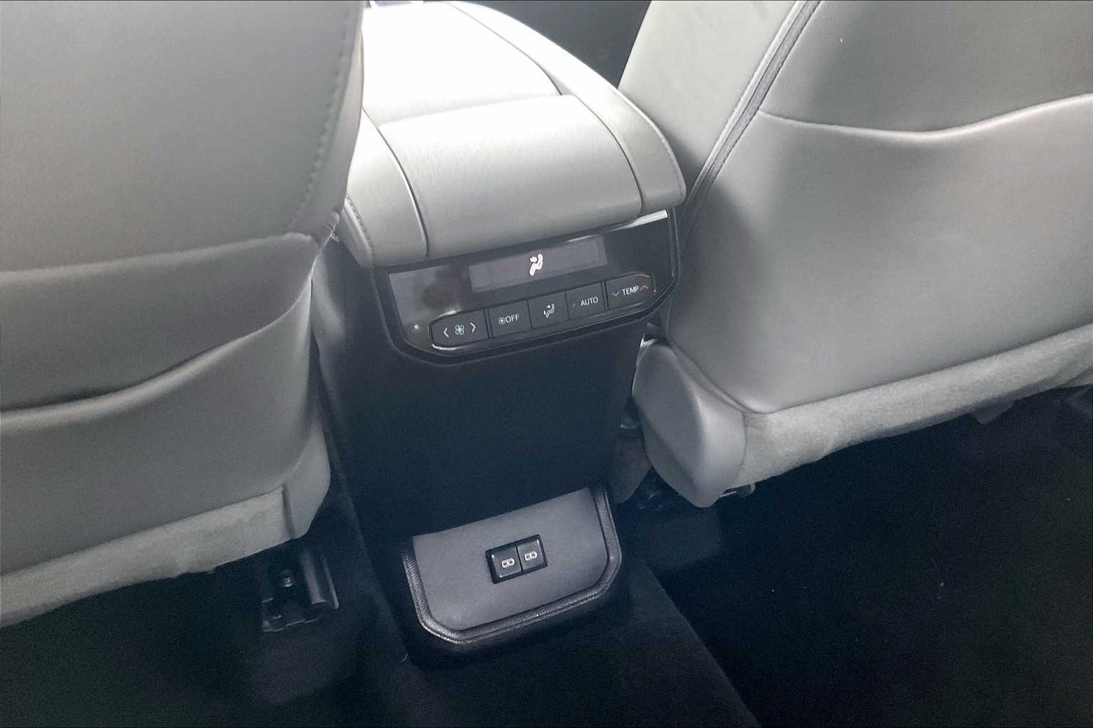 2022 Toyota Highlander XLE - Photo 28