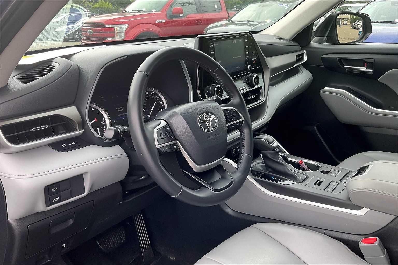 2022 Toyota Highlander XLE - Photo 8