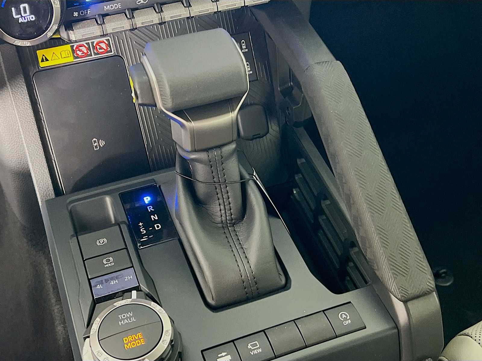 2025 Toyota Tacoma Limited - Photo 11