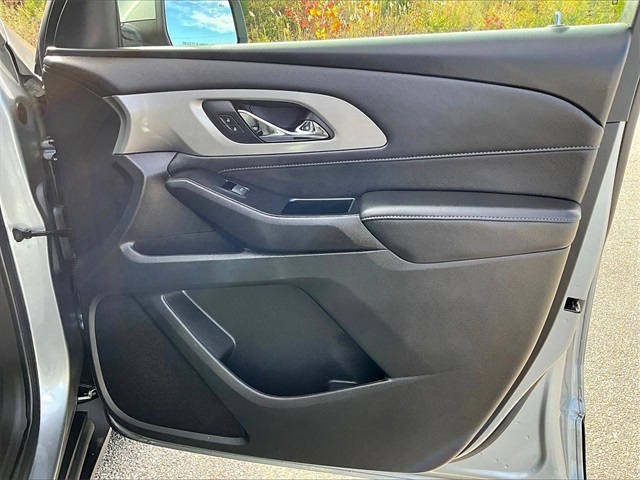 2023 Chevrolet Traverse LT - Photo 12