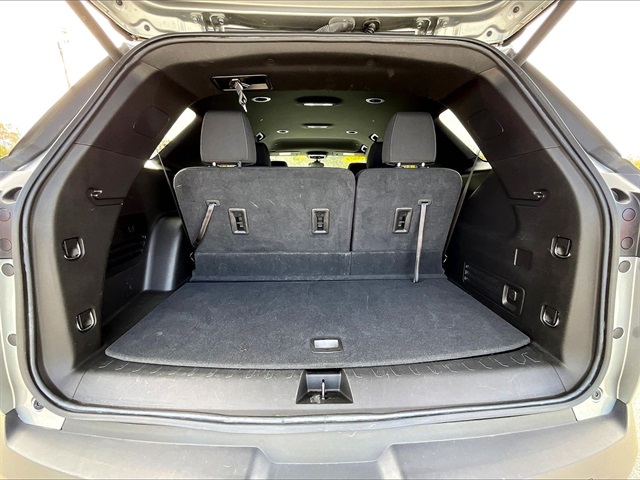 2023 Chevrolet Traverse LT - Photo 25