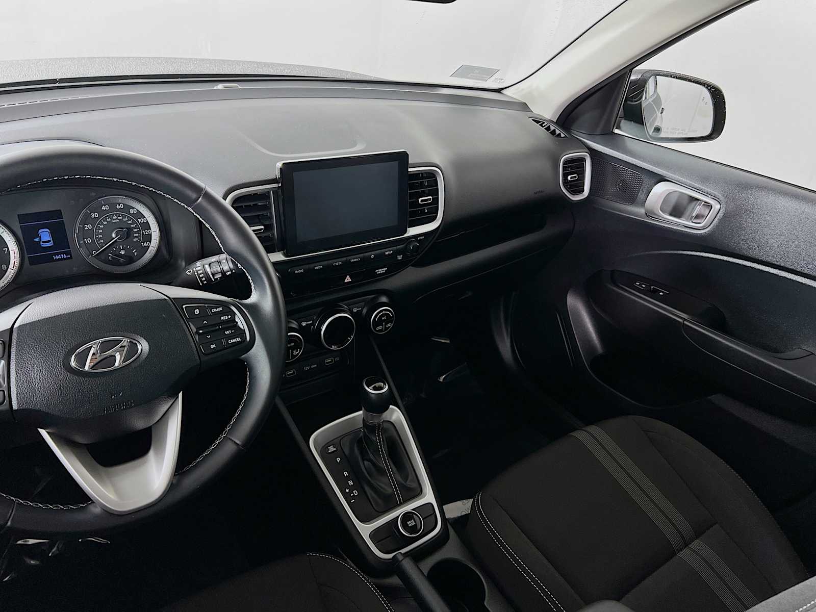 2022 Hyundai Venue SEL - Photo 23