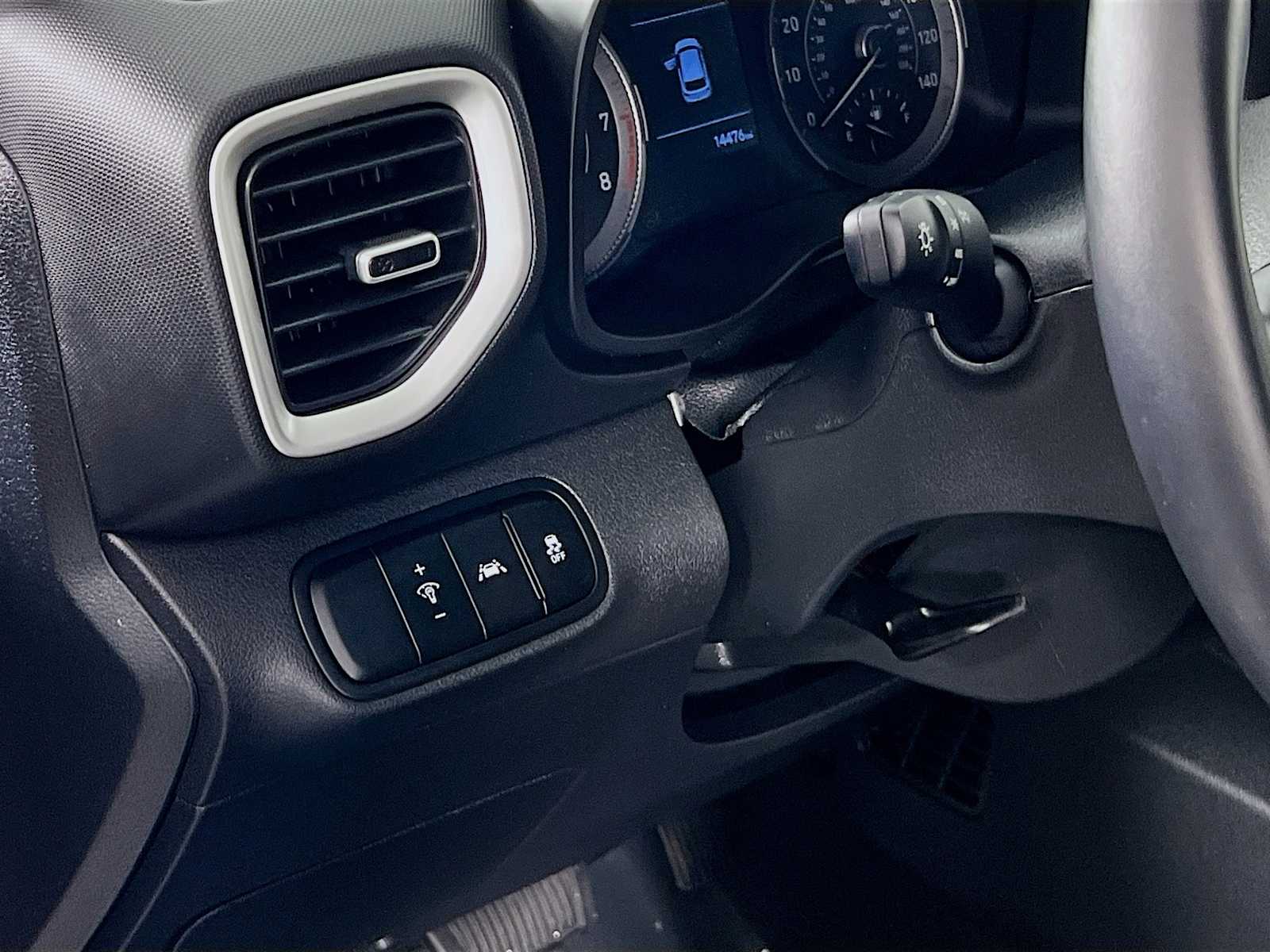 2022 Hyundai Venue SEL - Photo 10