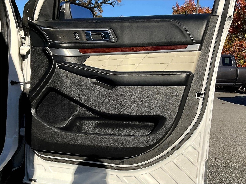 2017 Ford Explorer Platinum - Photo 11