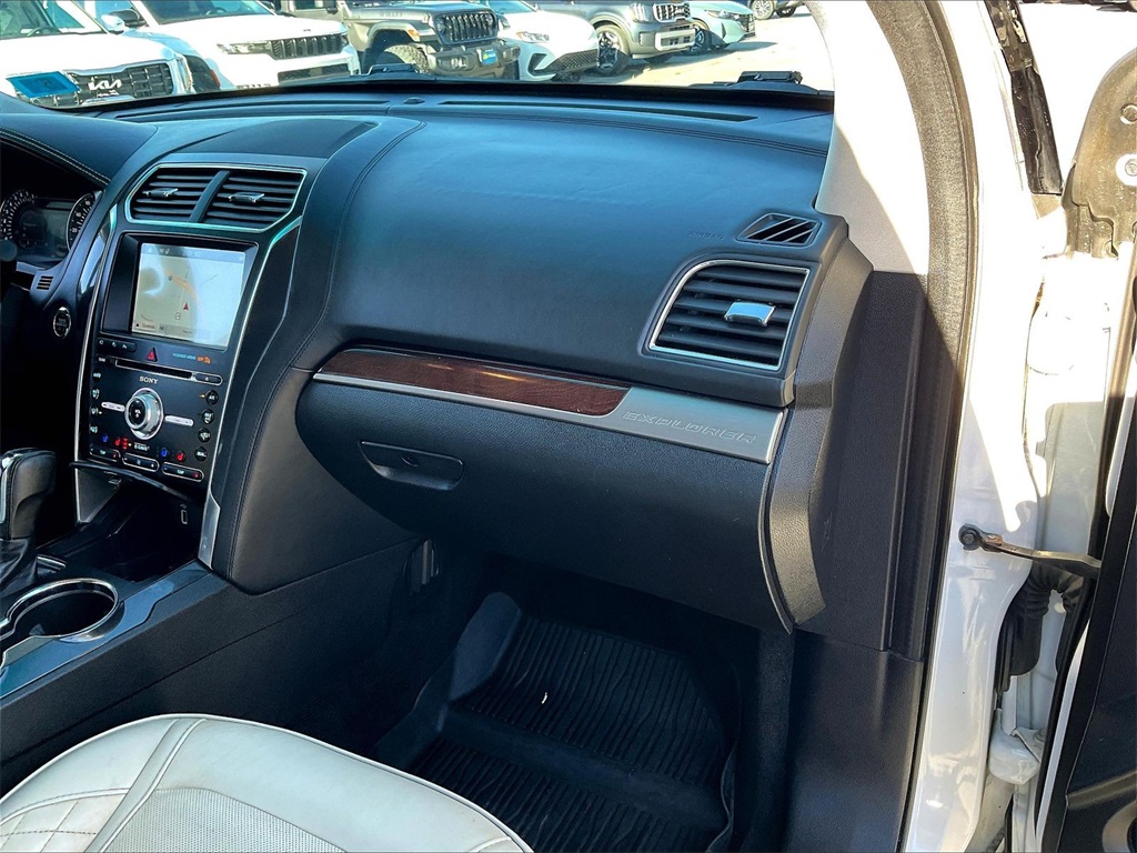 2017 Ford Explorer Platinum - Photo 12