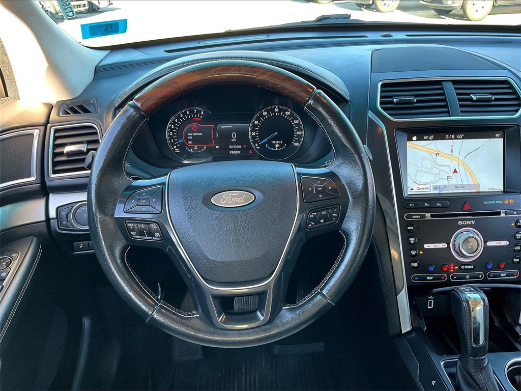 2017 Ford Explorer Platinum - Photo 17