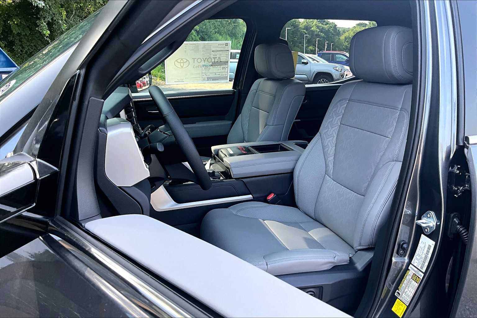 2025 Toyota Tundra Limited Hybrid - Photo 11