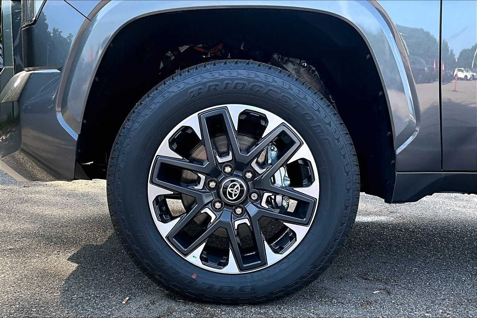 2025 Toyota Tundra Limited Hybrid - Photo 8