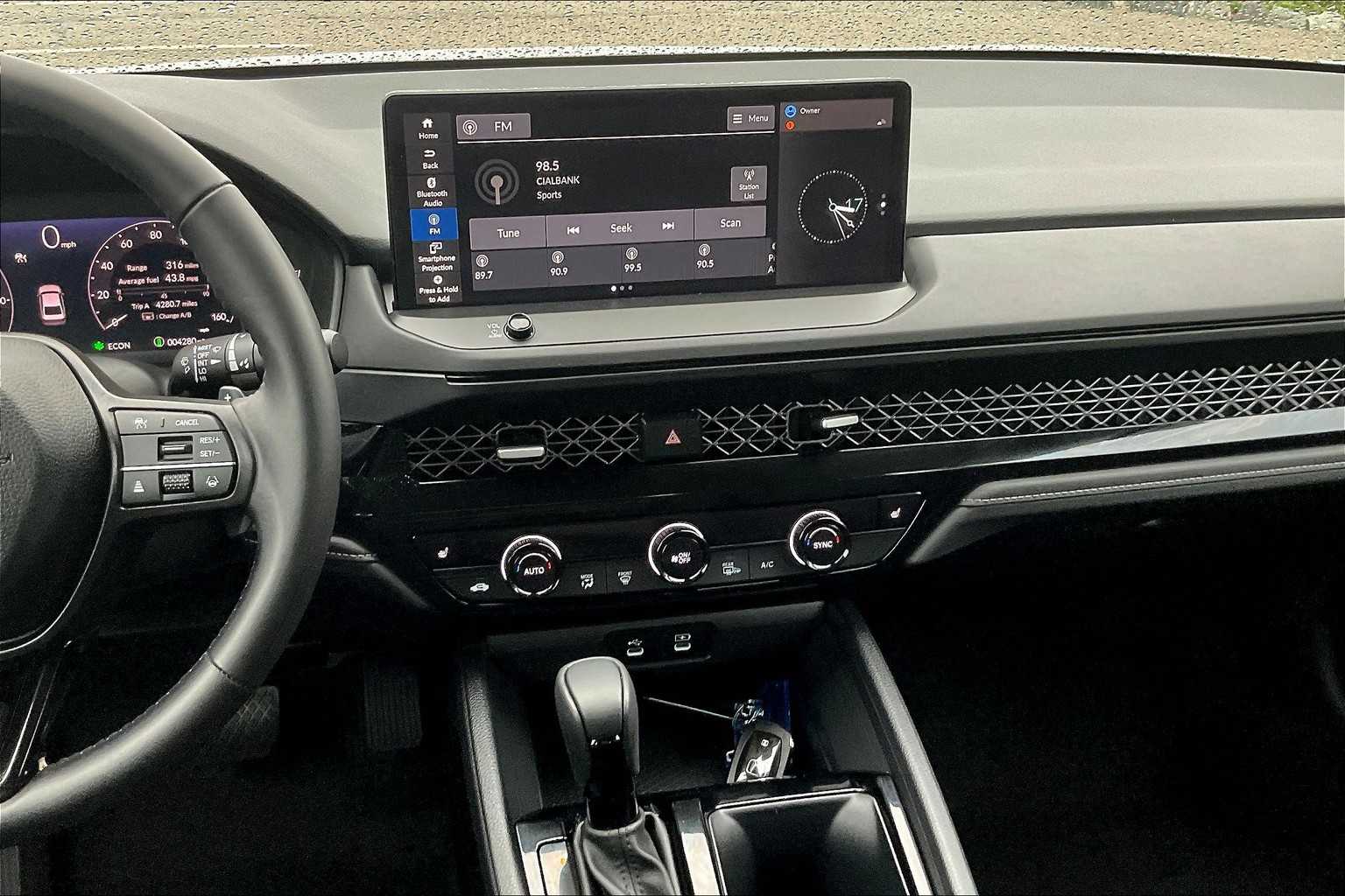 2023 Honda Accord Hybrid EX-L - Photo 18
