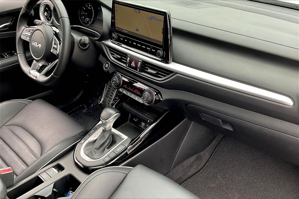 2024 Kia Forte GT-Line - Photo 13