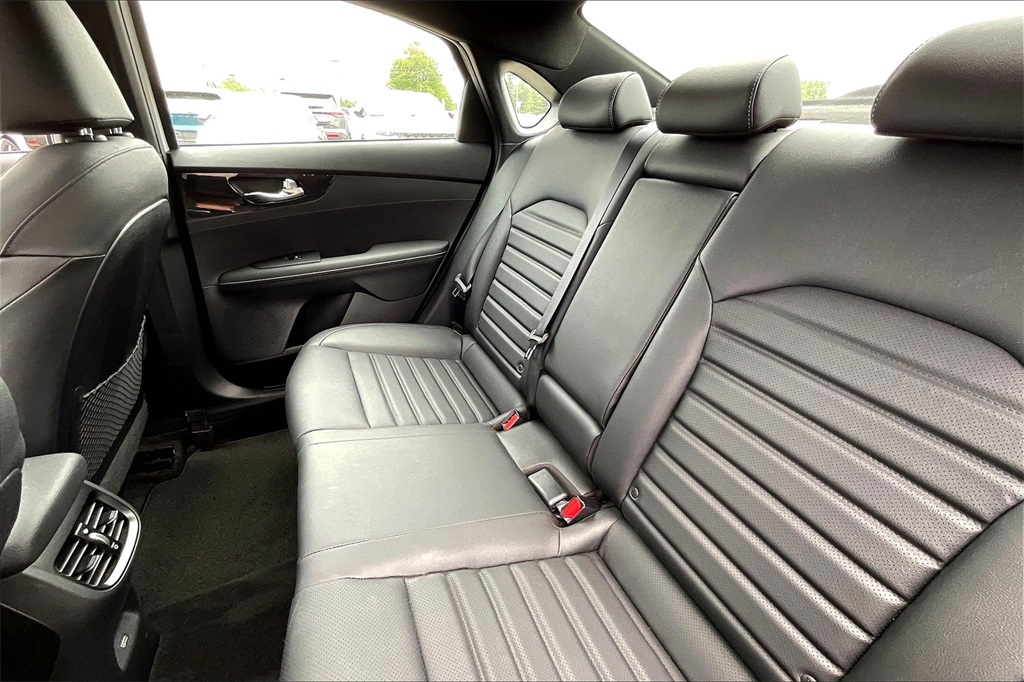2024 Kia Forte GT-Line - Photo 14