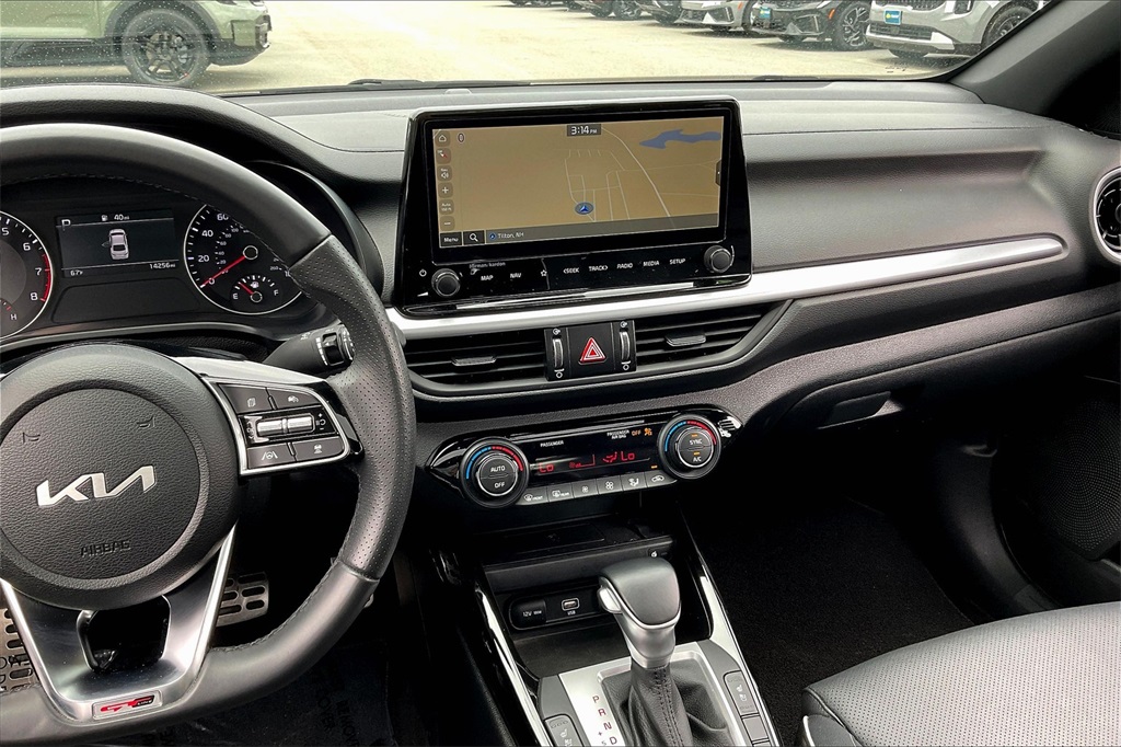 2024 Kia Forte GT-Line - Photo 17