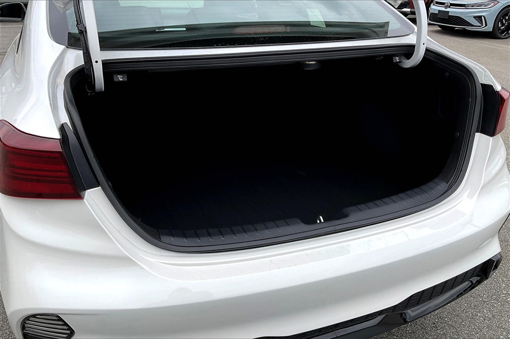 2024 Kia Forte GT-Line - Photo 36