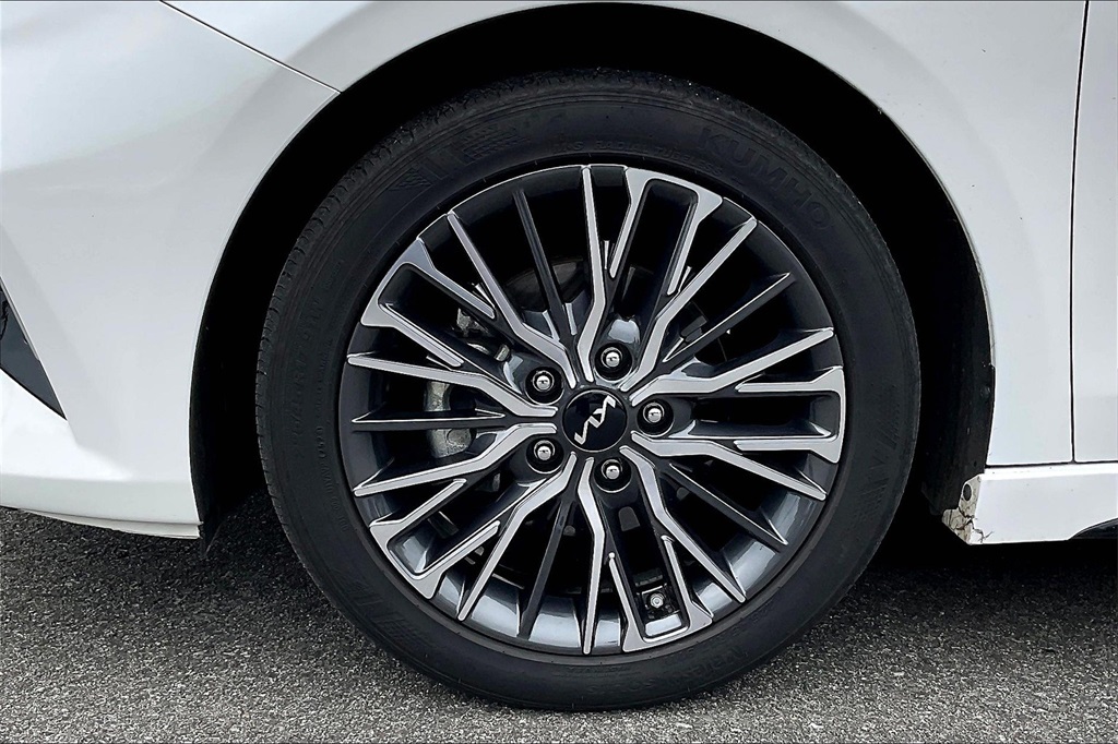 2024 Kia Forte GT-Line - Photo 7