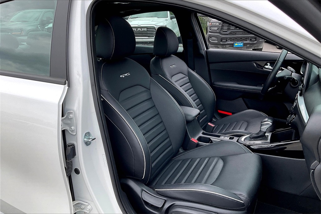 2024 Kia Forte GT-Line - Photo 10