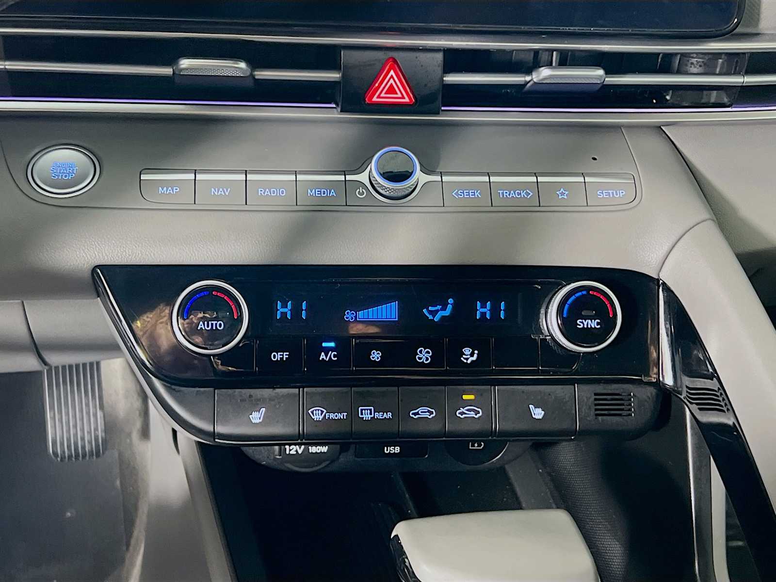 2024 Hyundai Elantra SEL - Photo 16