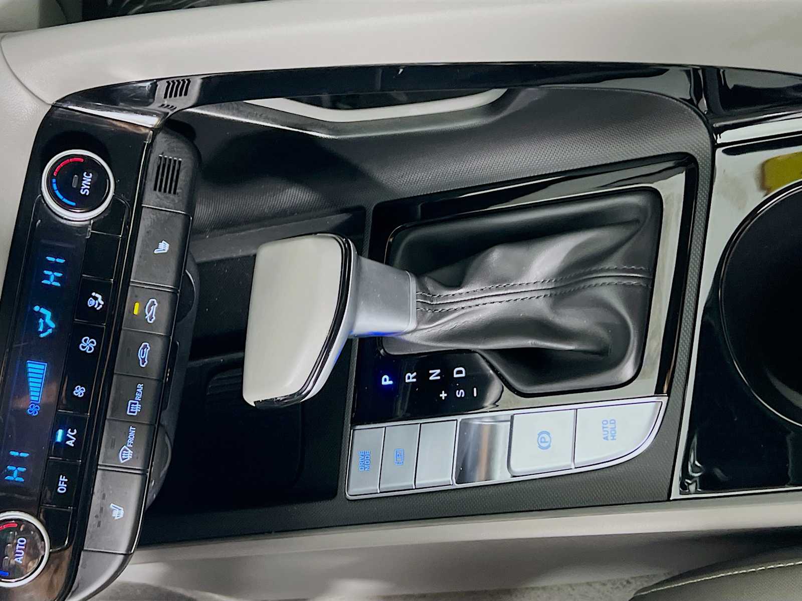 2024 Hyundai Elantra SEL - Photo 17