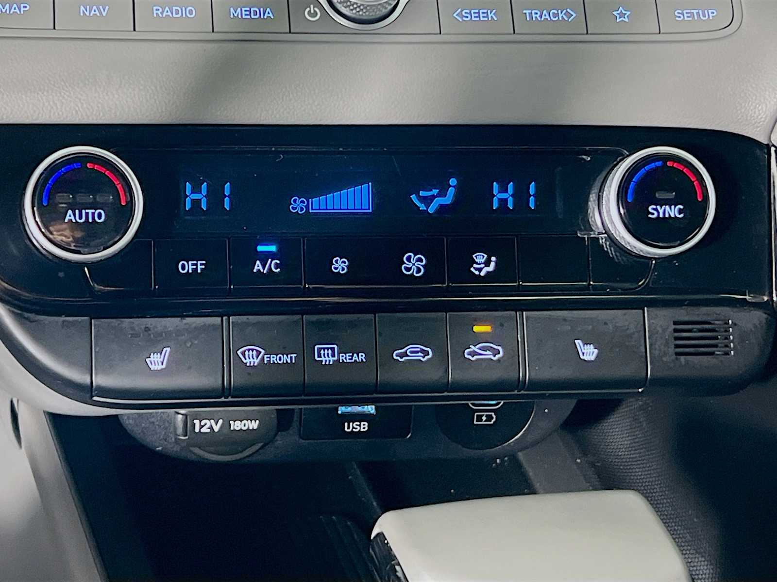 2024 Hyundai Elantra SEL - Photo 21