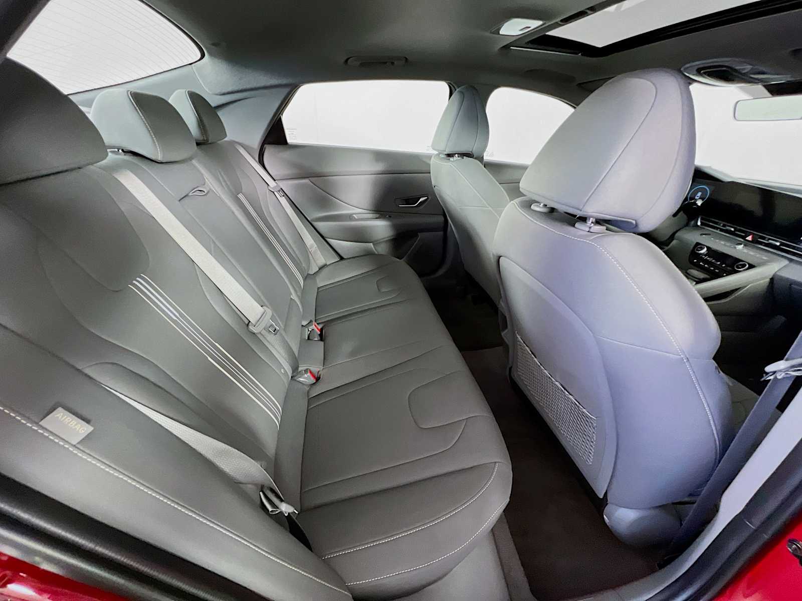 2024 Hyundai Elantra SEL - Photo 28