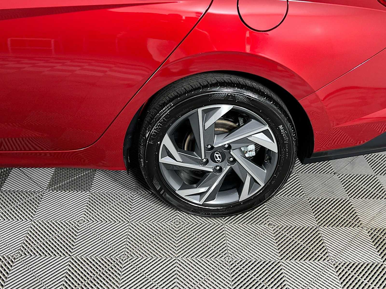 2024 Hyundai Elantra SEL - Photo 32