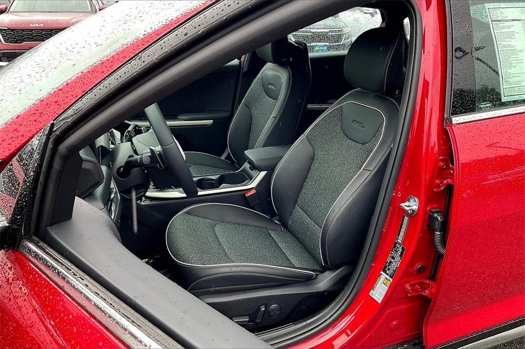 2025 Kia K4 GT-Line - Photo 11