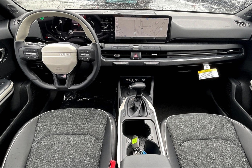 2025 Kia K4 GT-Line - Photo 12