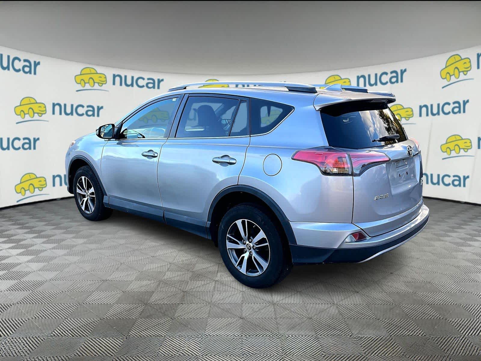 2017 Toyota RAV4 XLE - Photo 3
