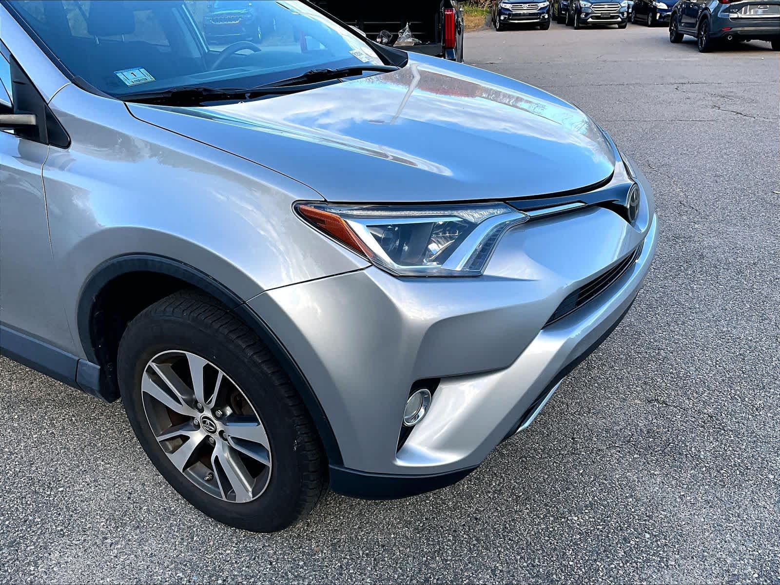 2017 Toyota RAV4 XLE - Photo 5