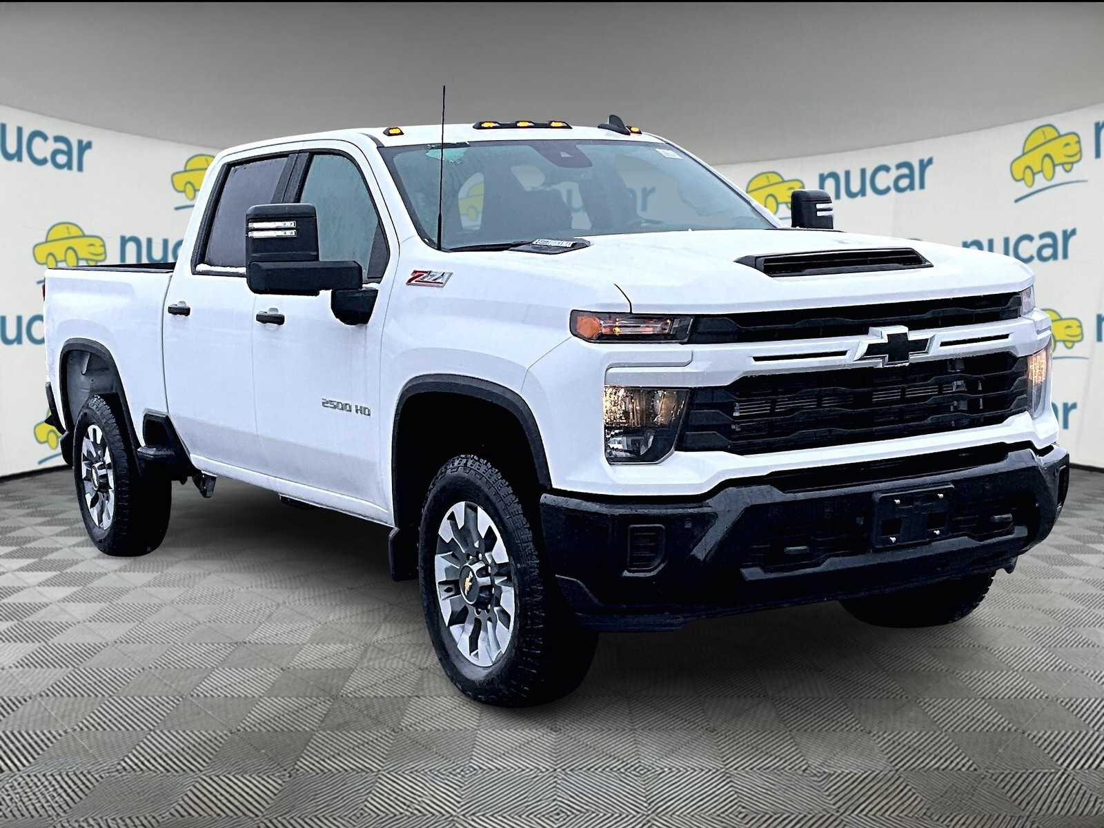 2025 Chevrolet Silverado 2500HD Custom photo 3