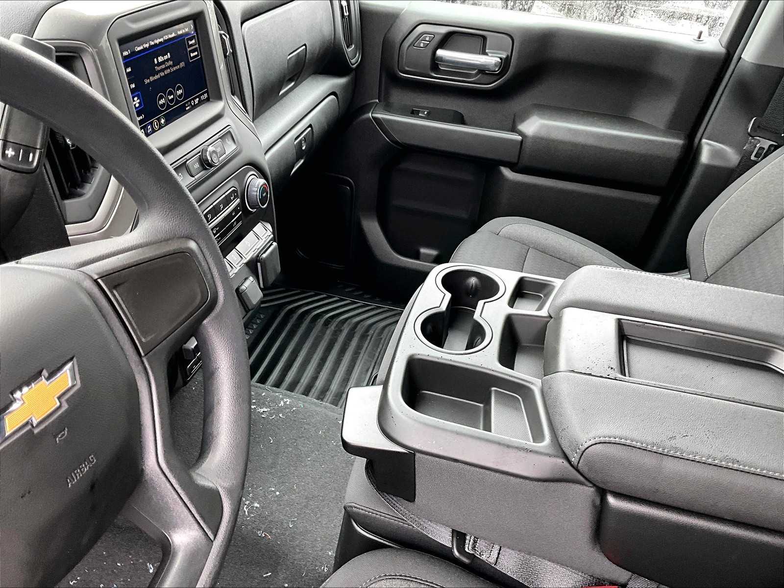 2025 Chevrolet Silverado 2500HD Custom photo 15