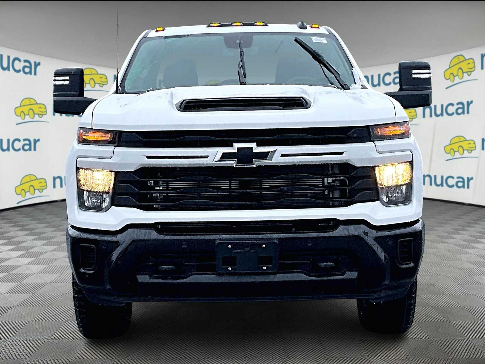 2025 Chevrolet Silverado 2500HD Custom photo 4