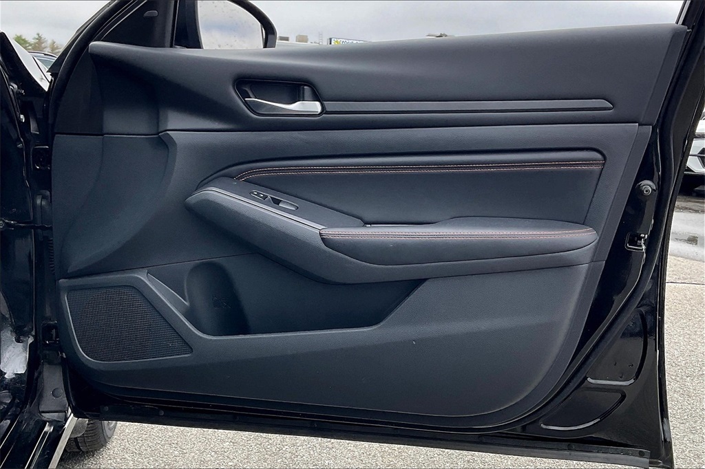 2022 Nissan Altima 2.5 SR - Photo 11